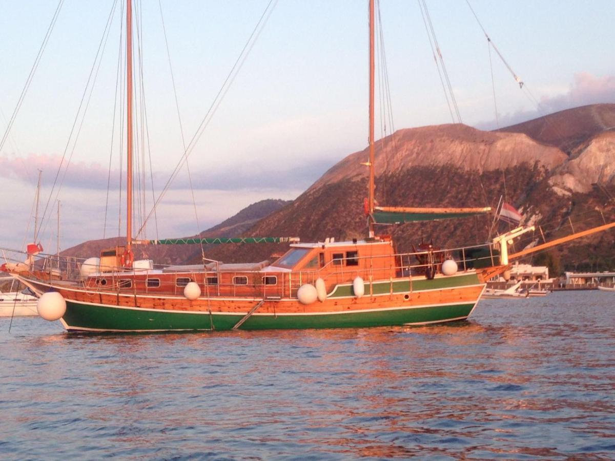 Botel Goktuga Boat&breakfast *